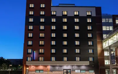 Holiday Inn Express & Suites Bronx - Zoo Area by IHG