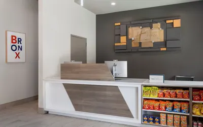 Holiday Inn Express & Suites Bronx - Zoo Area by IHG