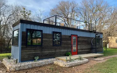 The Hacienda Container Tiny Home 12 min to Magnolia Baylor