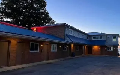 Pete's Lakefront Motel