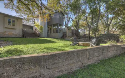 406 Lodge-a: Hot-tub & 2 Blks to Main St