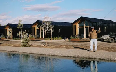 Yellowstone Peaks Hotel