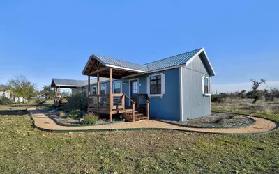 Windmill Meadows Cottages-firepit-hill Country Views!!