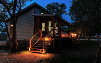 Verbena Waterfront With Hot Tub