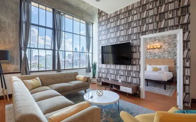 Sosuite 2BR Penthouse w W D Gym On-site Bar
