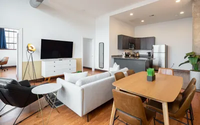 Sosuite 2BR Apt w W/d, Gym, On-site Restaurant