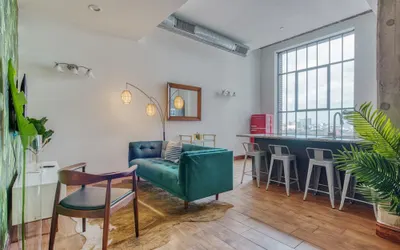 Sosuite 2BR Penthouse w W D Gym On-site Bar
