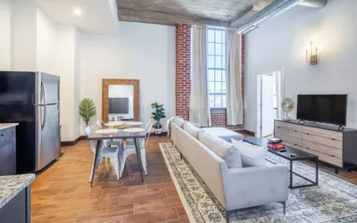 Sosuite 2BR Penthouse w W D Gym On-site Bar