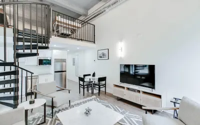 Sosuite 1BR Corner Loft w Park View Gym Lounge