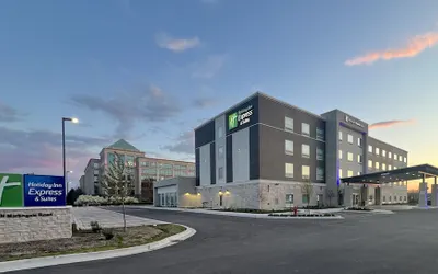 Holiday Inn Express & Suites Chicago Schaumburg by IHG