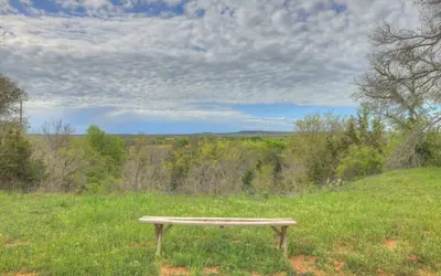 River Oaks Retreat With Hot Tub