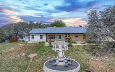 Starlight Meadows 3 mi to Downtown W/hot tub