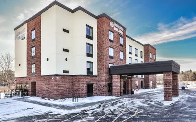 Cobblestone Hotel & Suites - Rhinelander