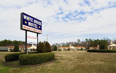 WHITEHOUSE MOTEL