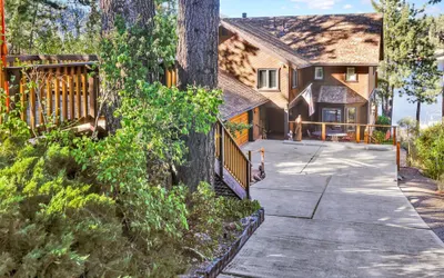 Cove Lakefront Chalet #2098