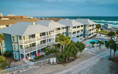 1br/1ba, A Minutes Walk From the Beach!