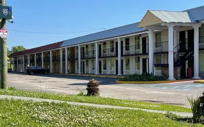 Orangeburg Inn & Suites