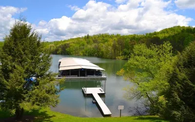 Boundary Waters Resort & Marina