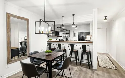 NEW Renovated Fabulous 2 bed 2 Bath Pool View