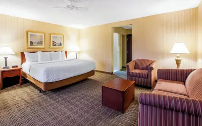 Norwood Inn and Suites Detroit