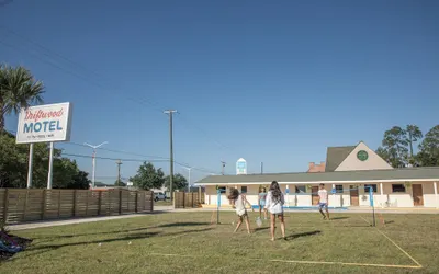 Driftwood Motel