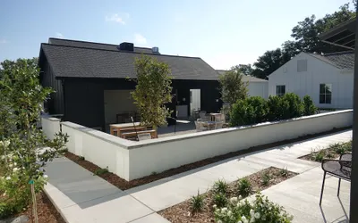 Whitetail Court Hotel