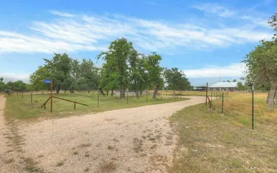 Cates Cottage in the Hill Country 8 Mins to Fred!