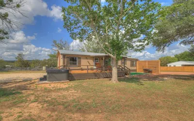 Sage: Peaceful Hill Country Retreat With Hot-tub!