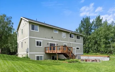 Moose Meadow 5 Bedroom Home by RedAwning