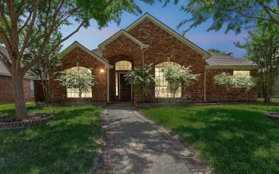 Family Fun Retreat: Pool & Entertainment Haven! 4 Bedroom Home by RedAwning