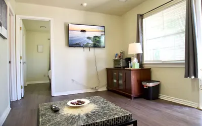 Cozy Home- Zoos Museums Fun Step From Your Door