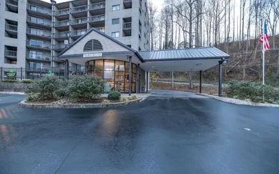 Modern Style 2 Bed Condo Pool in Gatlinburg