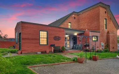 Dupriest Room 1 Bedroom by Main Street Bed & Breakfast