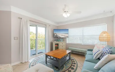 Seaside Haven Stylish Condo 3 Pools New Rental