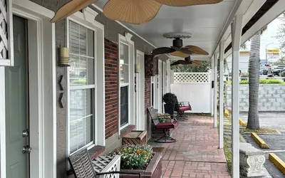 Shamrock Cove Inn