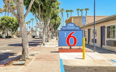 Motel 6 Tustin, CA – Orange County