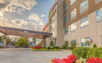 Holiday Inn Express & Suites Tulsa Midtown by IHG