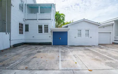 Bananas Foster by Brightwild Epic Guesthouse