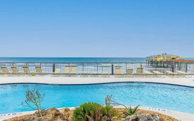 Ocean View Suite w Pool Hot Tub Beach Access