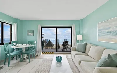 Updated Ocean Front Condo Aquamarine Suite 201