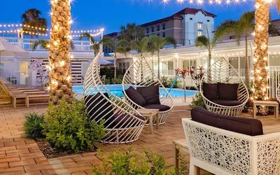 Deluxe King Condo Updated Suite by the Beach!