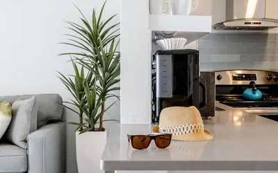 Deluxe King Condo Updated Suite by the Beach!