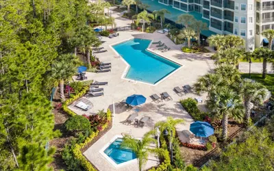 Beautiful Condo w Outdoor Pool Hot Tub and Sauna