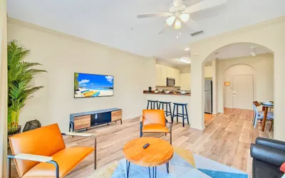 Modern 2BR Condo - With Pool Hot Tub