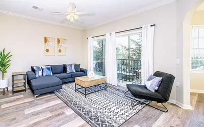 Spacious Pet-friendly Condo- 6 Mins From Disney