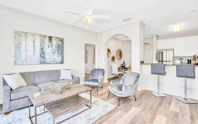 Upstay - Family Condo w Pool-spa-sauna-games