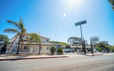 ERTH INN by AGA- San Ysidro