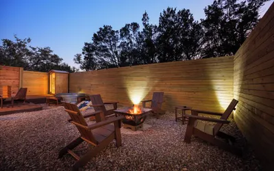 Romantic Luxury Retreat-hot/cold pool & sauna