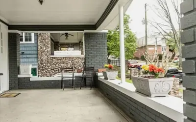 Trendy Lakeview Craftsman