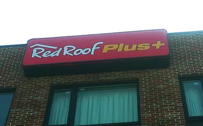 Red Roof PLUS+ Brooklyn - 3rd Ave